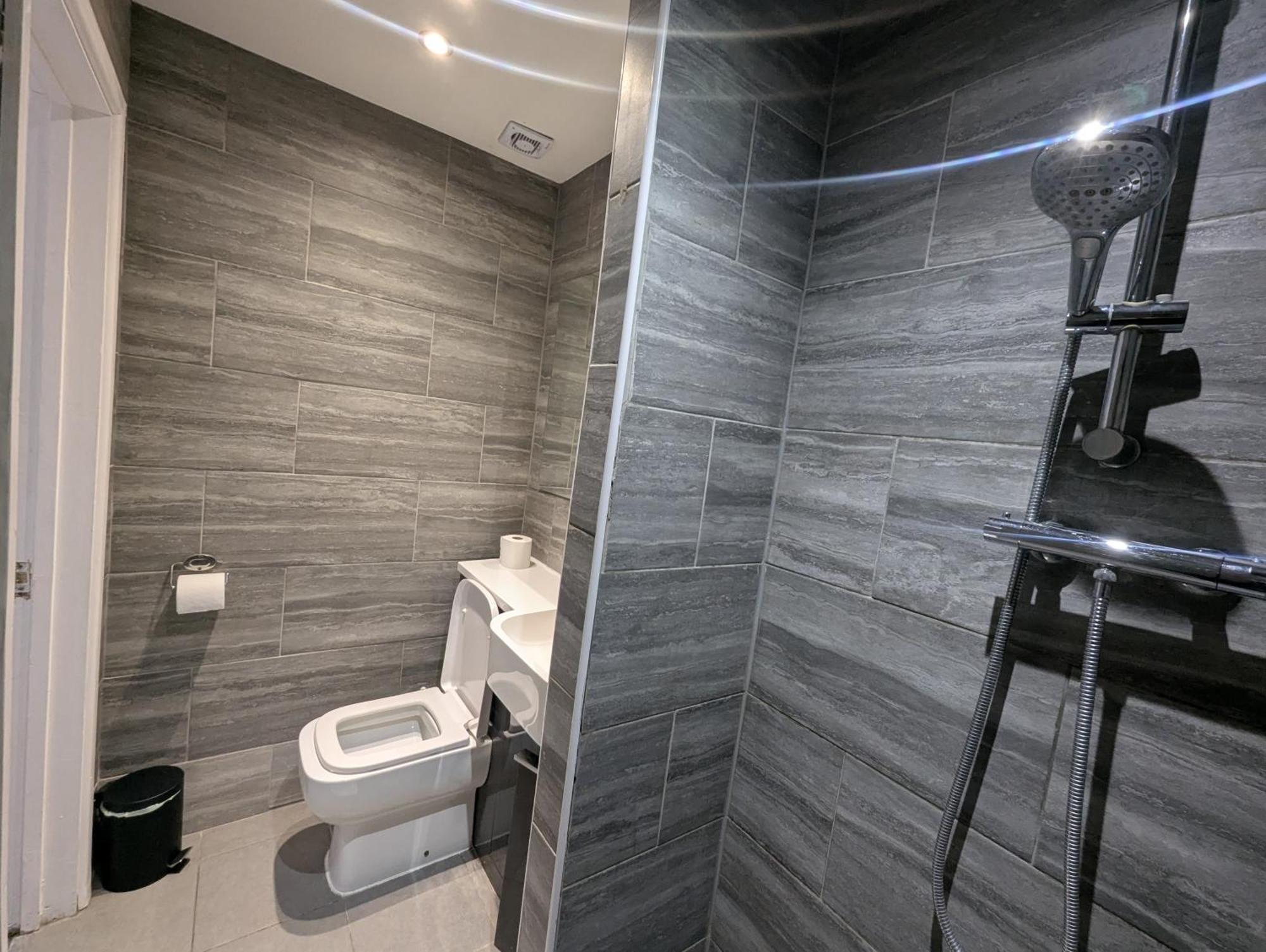Oyo Firs Lodge London Heathrow Хаунслоу Экстерьер фото