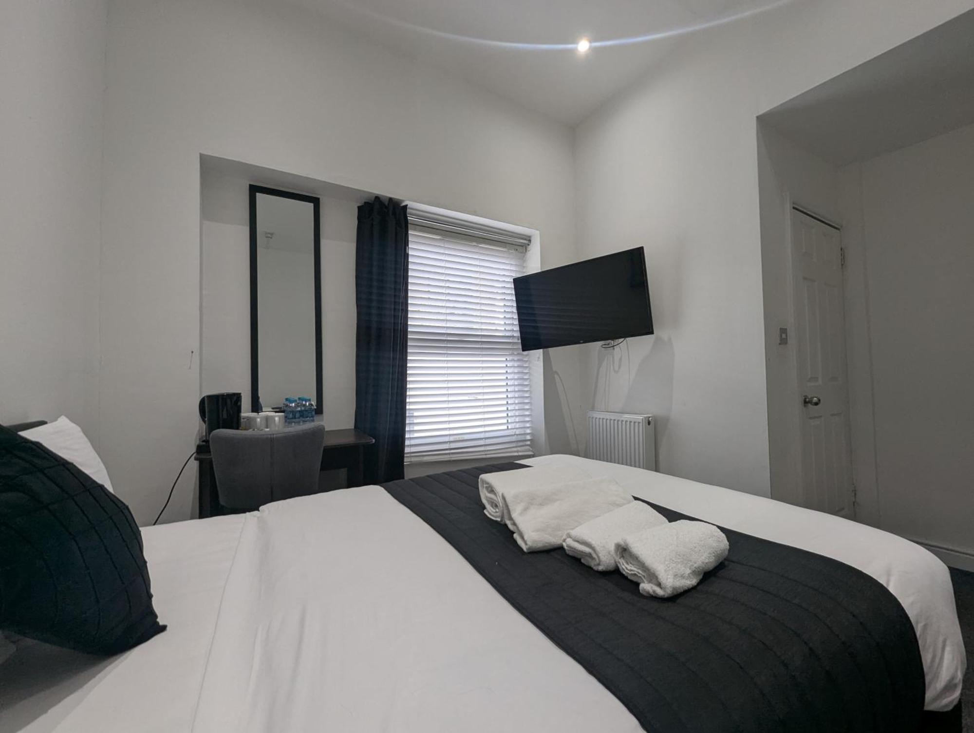 Oyo Firs Lodge London Heathrow Хаунслоу Экстерьер фото