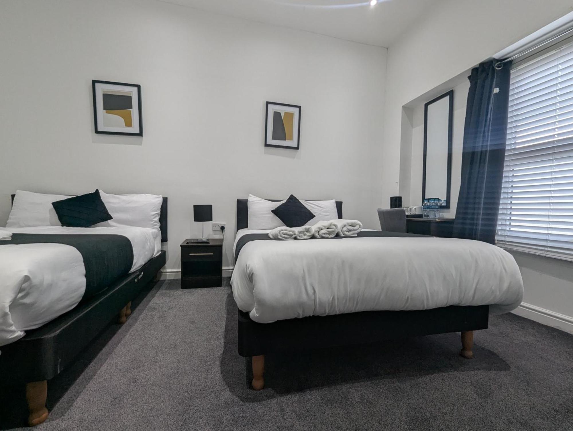 Oyo Firs Lodge London Heathrow Хаунслоу Экстерьер фото