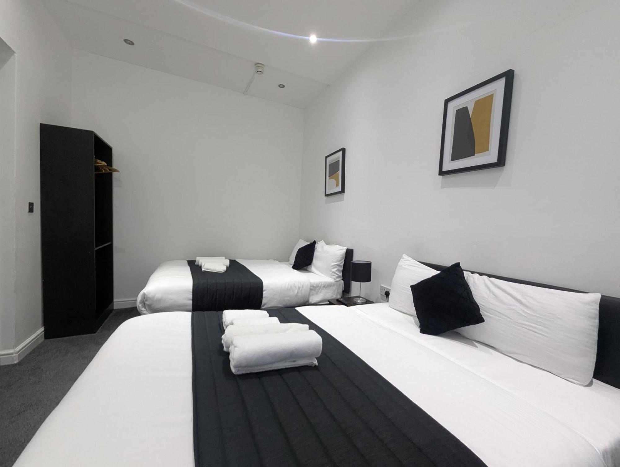 Oyo Firs Lodge London Heathrow Хаунслоу Экстерьер фото