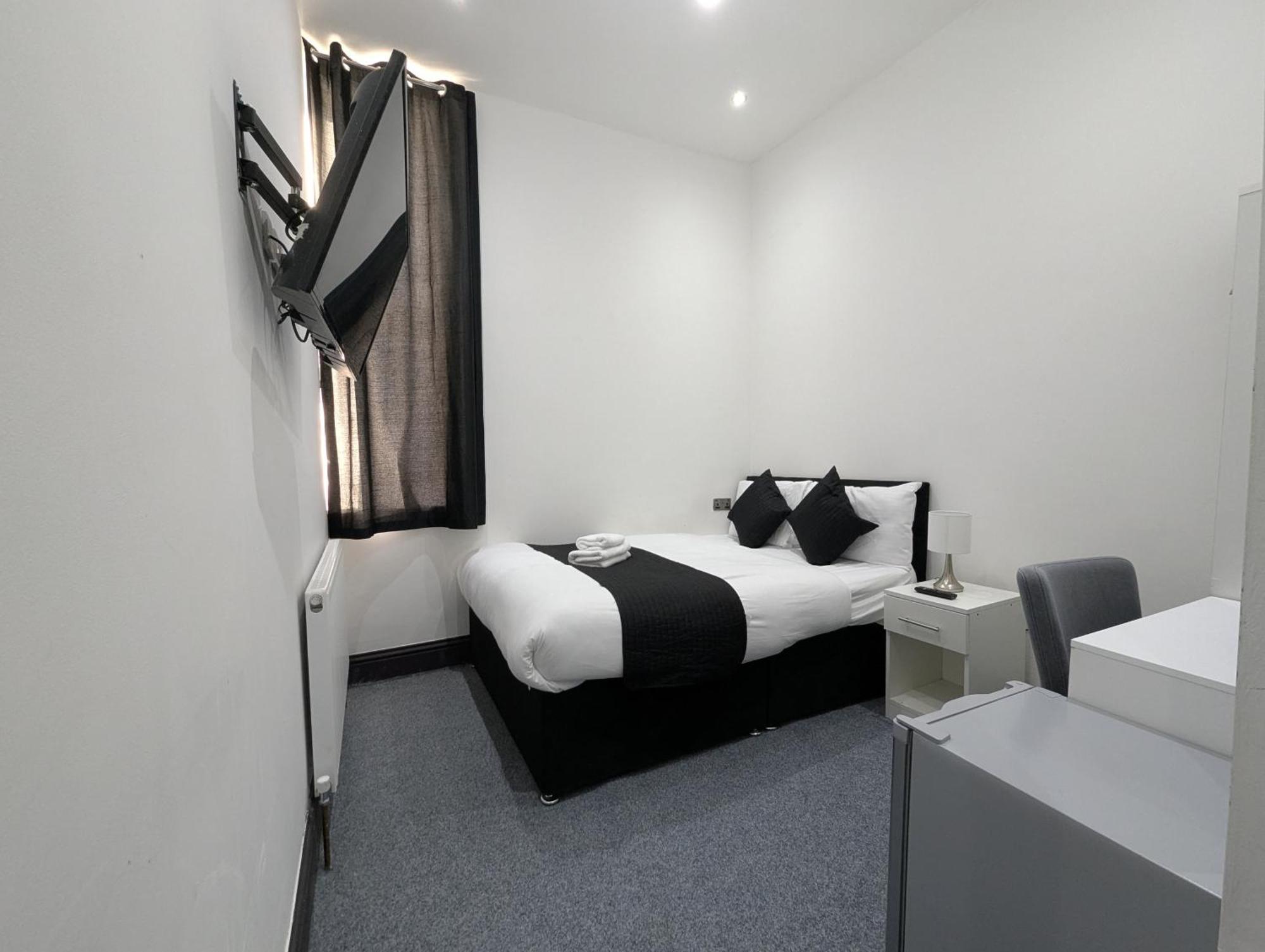 Oyo Firs Lodge London Heathrow Хаунслоу Экстерьер фото