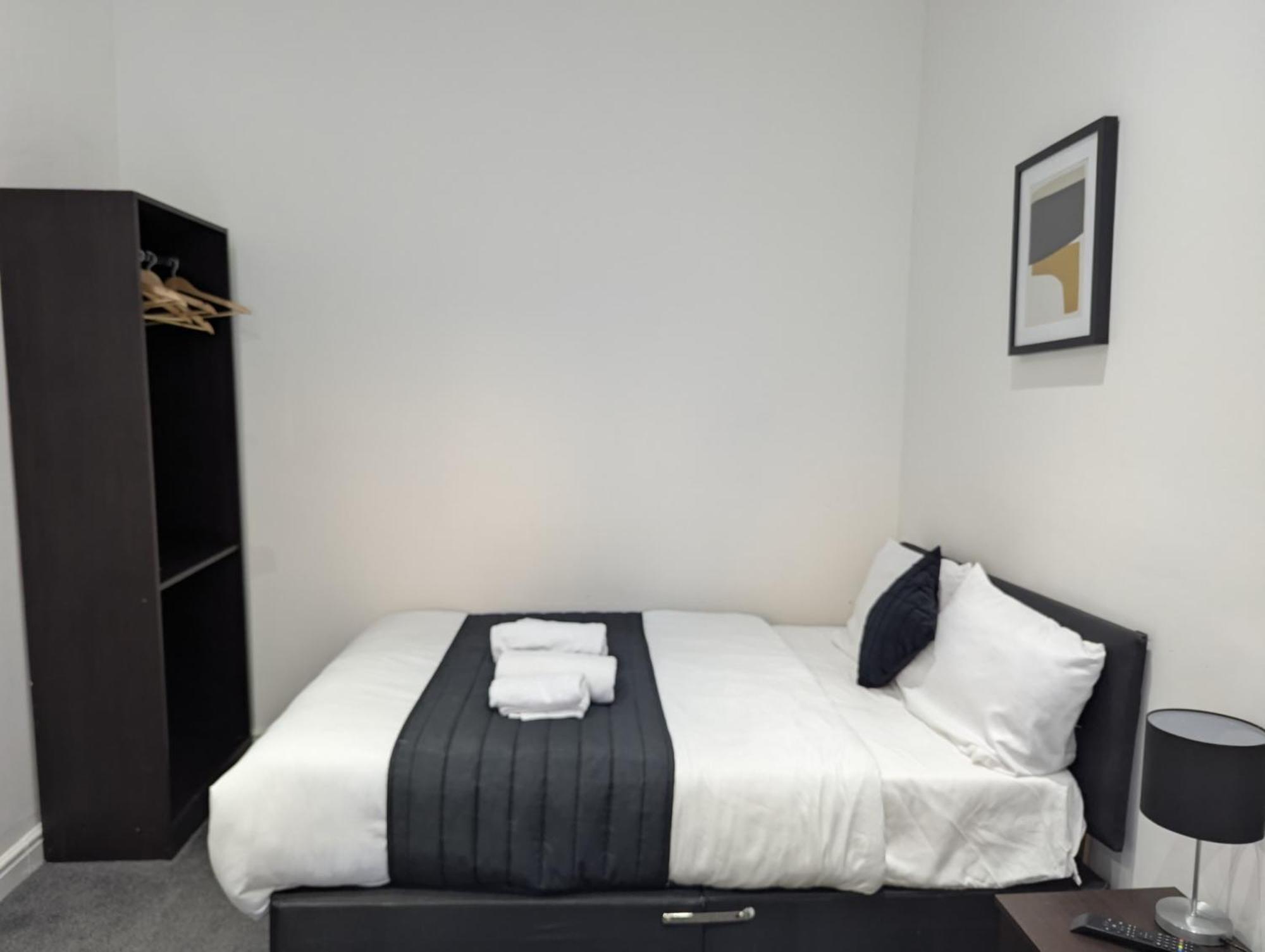 Oyo Firs Lodge London Heathrow Хаунслоу Экстерьер фото