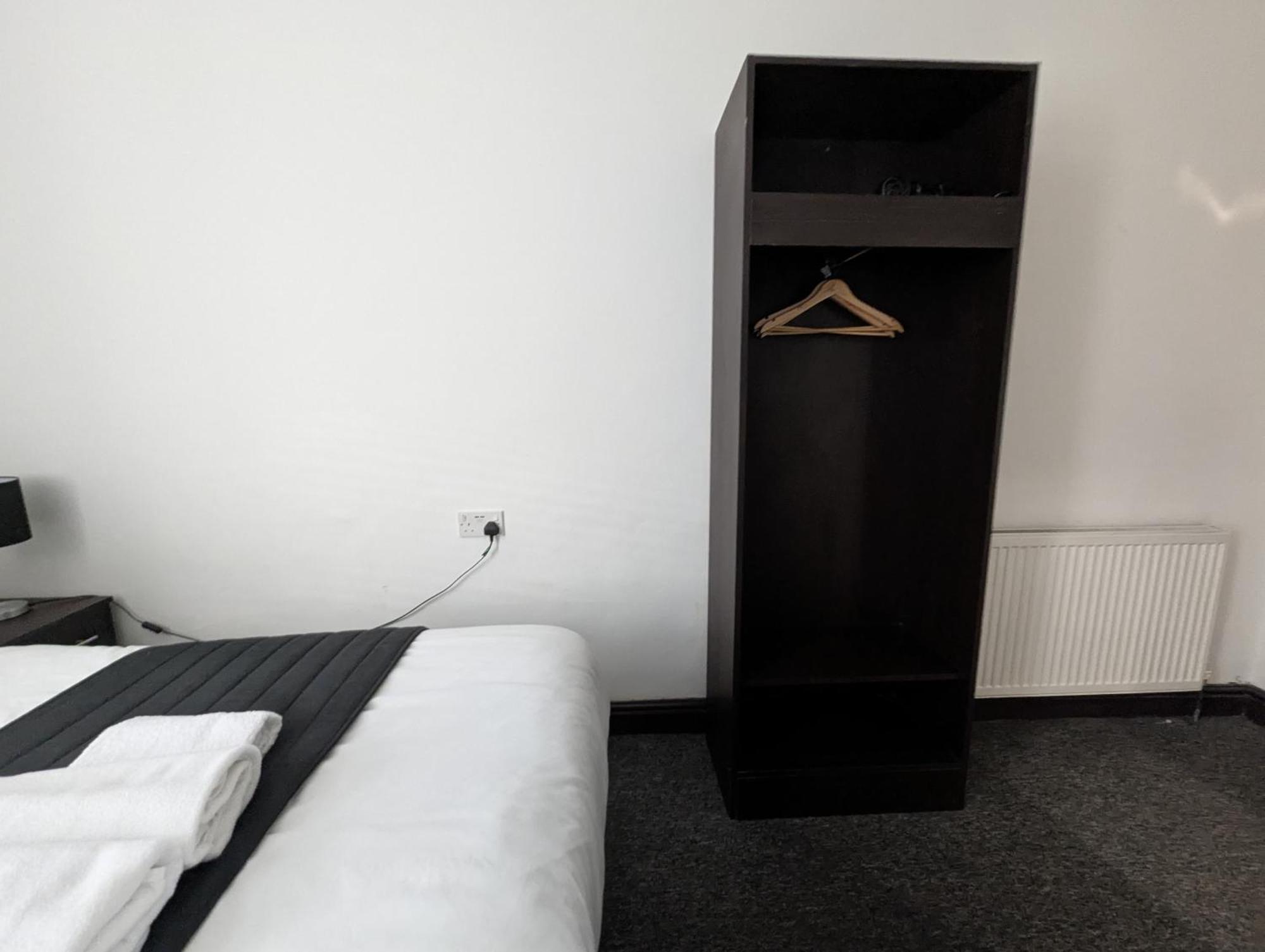 Oyo Firs Lodge London Heathrow Хаунслоу Экстерьер фото