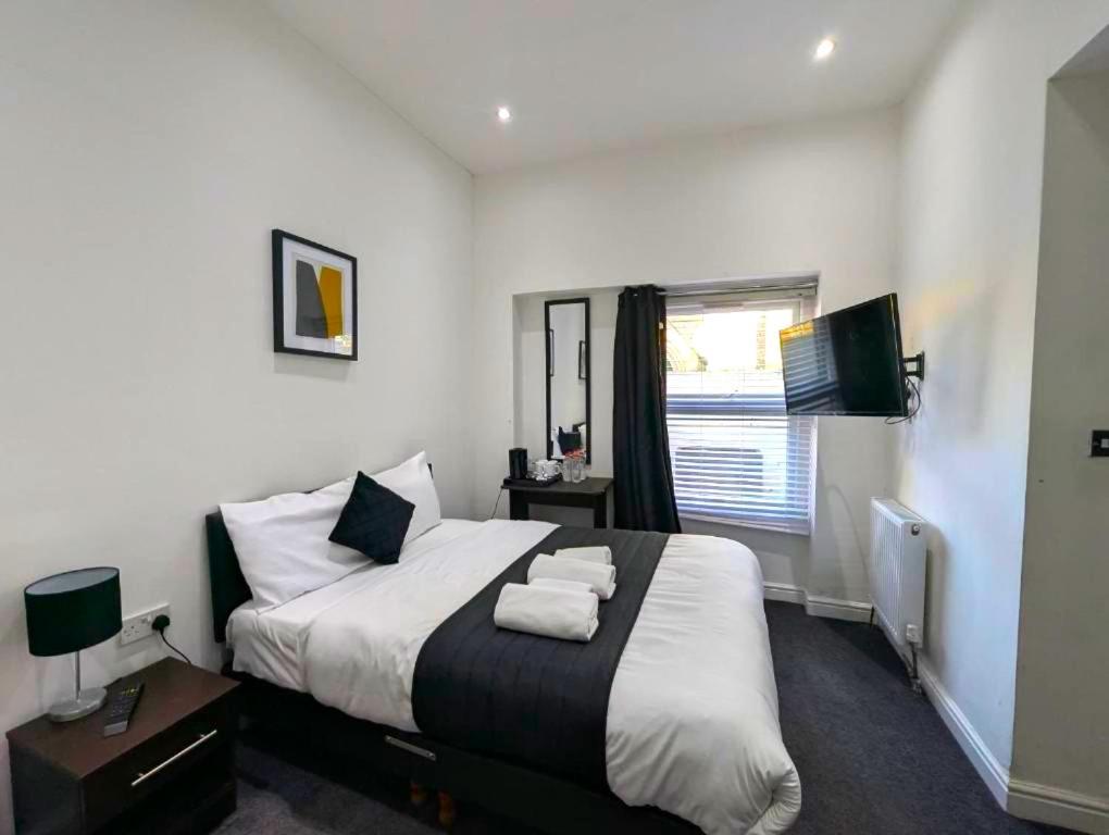 Oyo Firs Lodge London Heathrow Хаунслоу Экстерьер фото