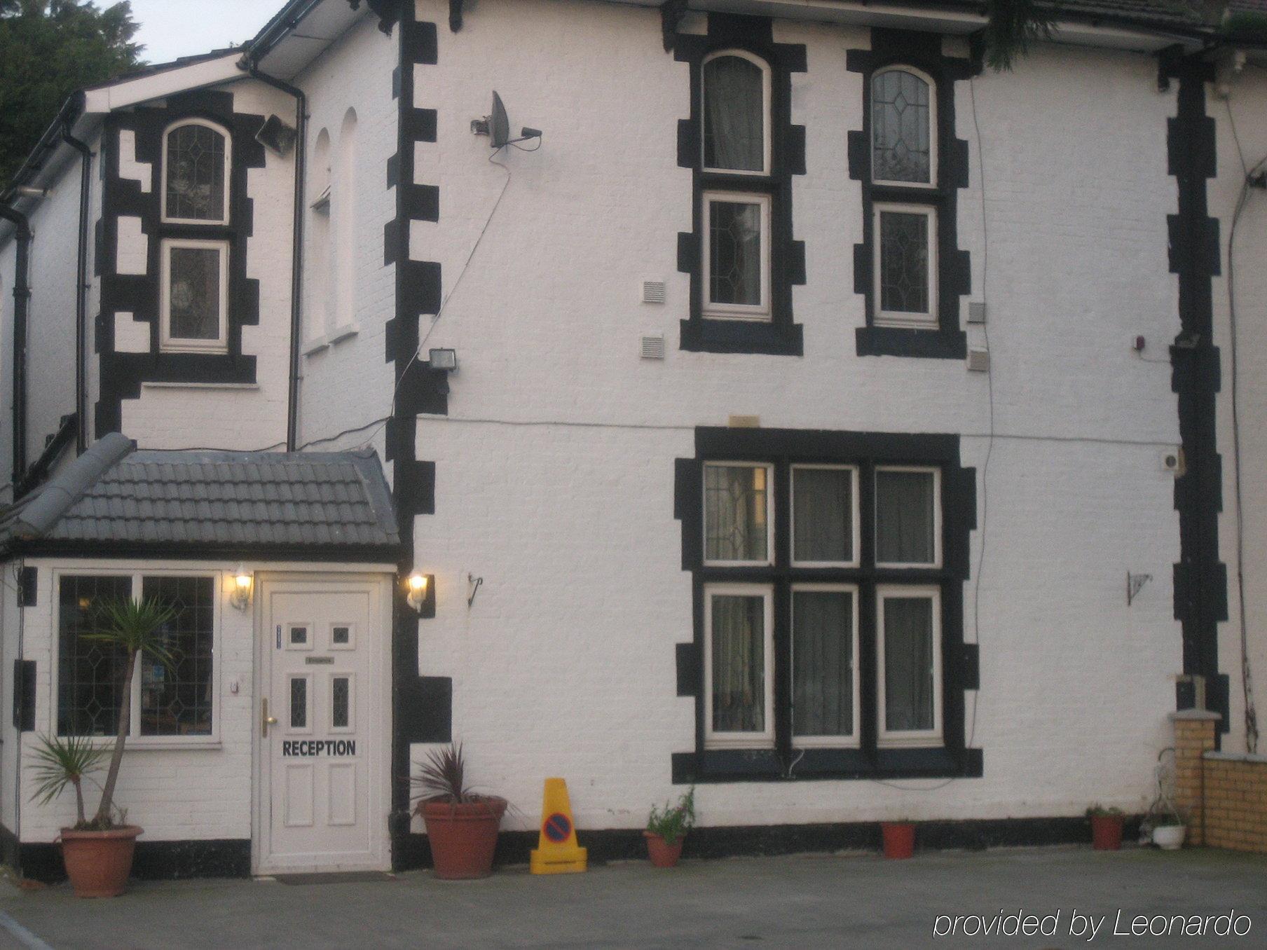 Oyo Firs Lodge London Heathrow Хаунслоу Экстерьер фото