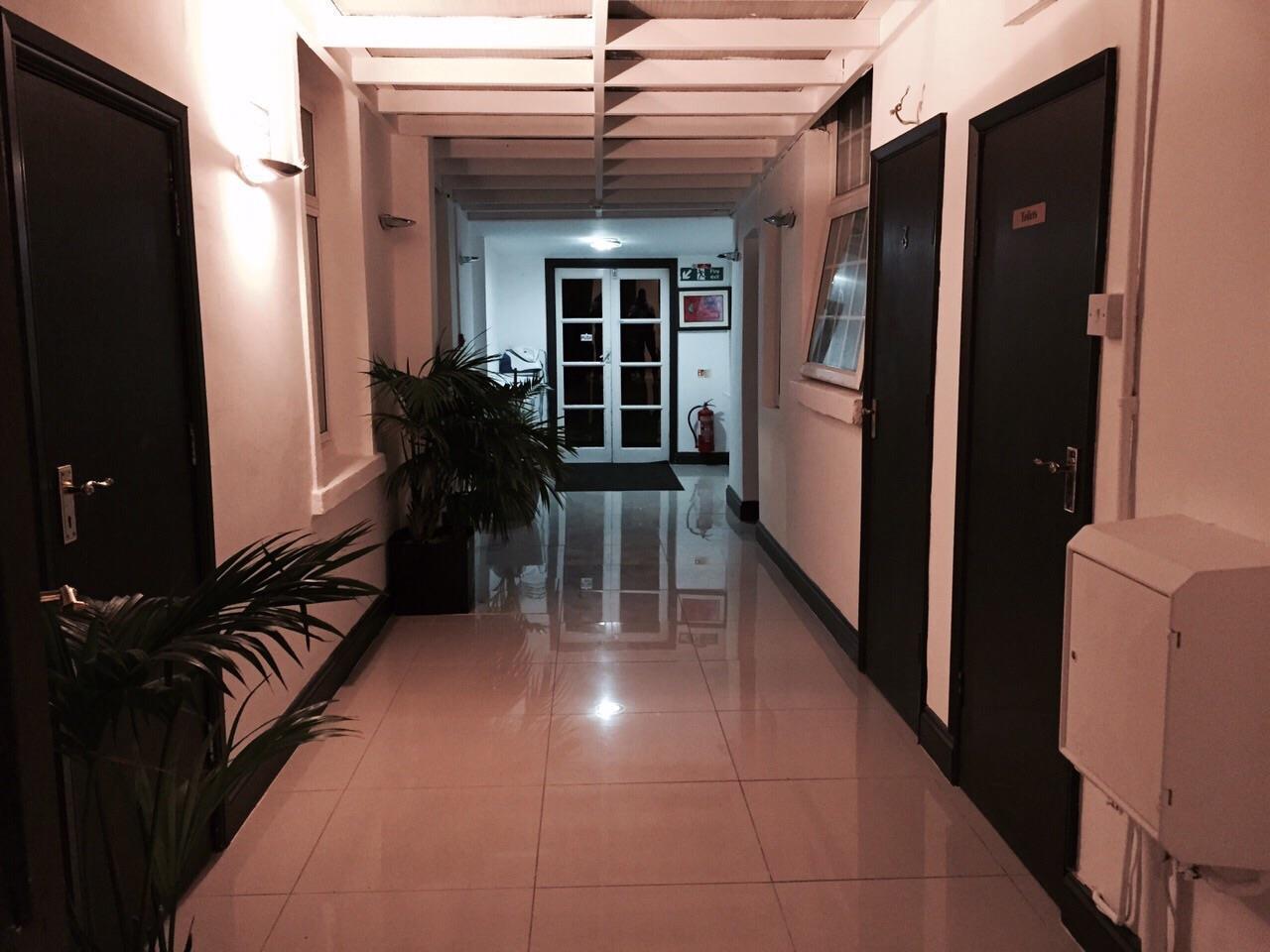 Oyo Firs Lodge London Heathrow Хаунслоу Экстерьер фото